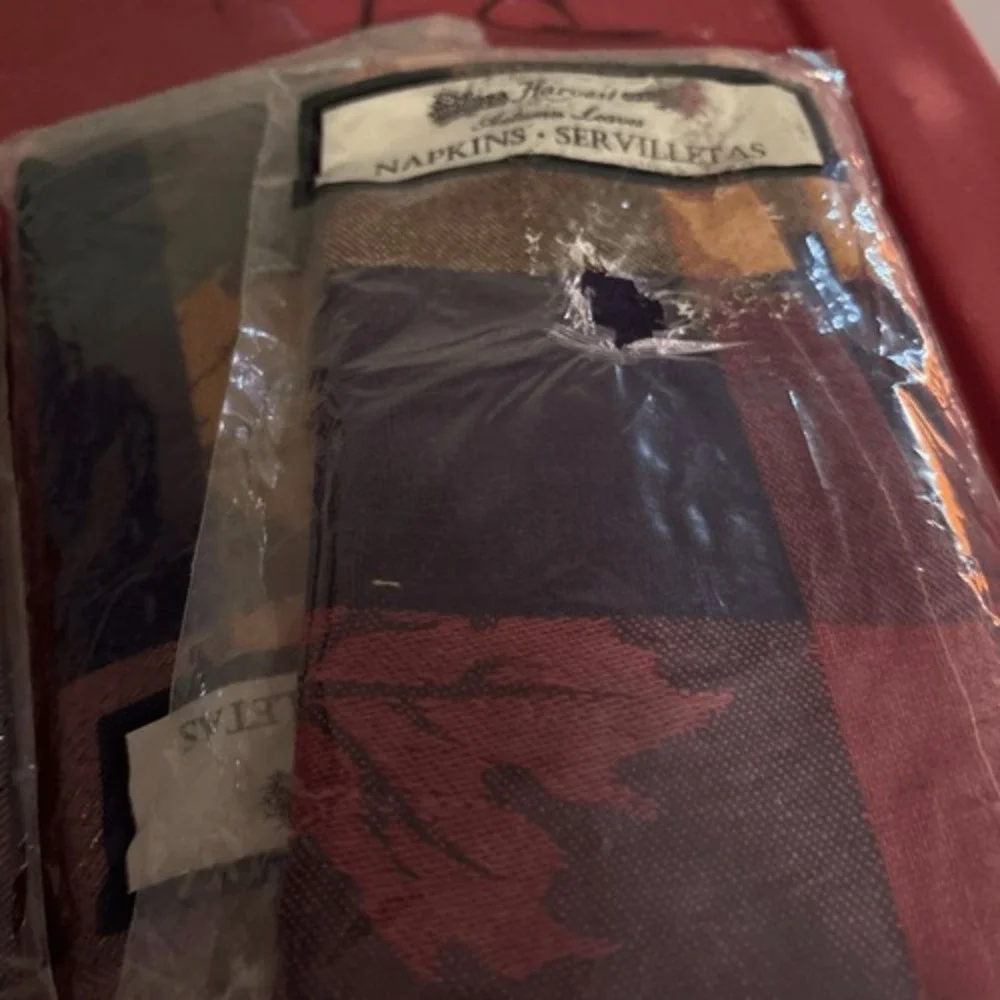 Set‎ of 3 Harvest of Leaves Cloth Fall Napkins - New! Total Napkins 6